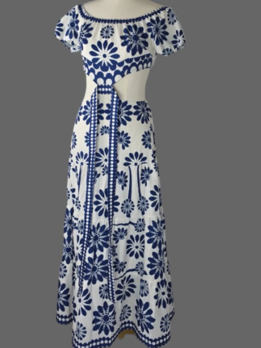White Blue Floral Short Sleeve Dress M Puff Sleeve Smocked Back Lightweight See